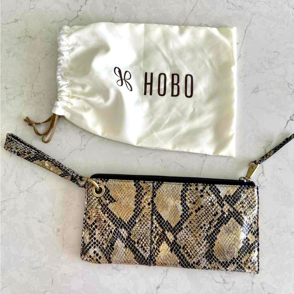 HOBO Vida wristlet